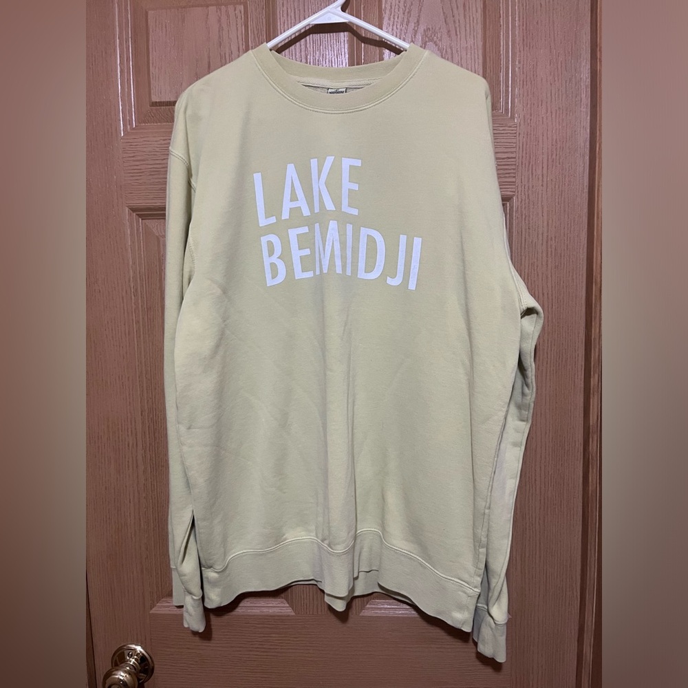 Lake Bemidji crew sweatshirt unisex Large like new. Smoke free home